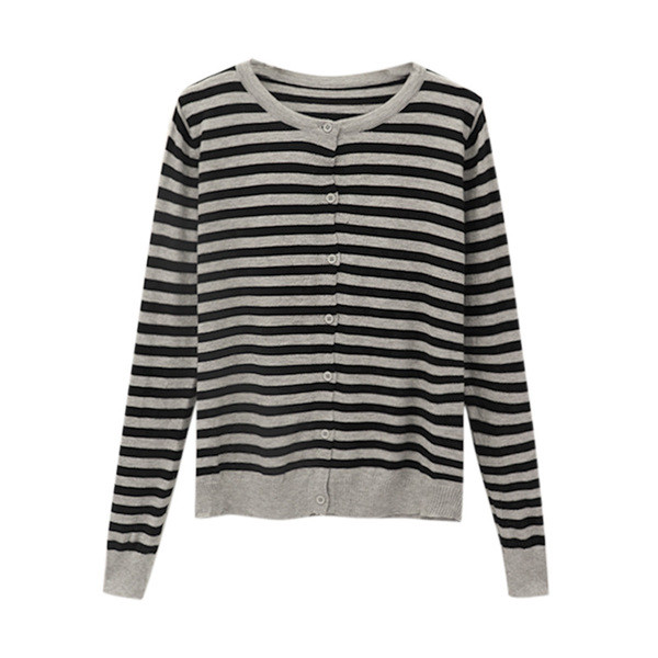 Moteriškas laisvalaikio liemenės modelis su ovalia iškirpte