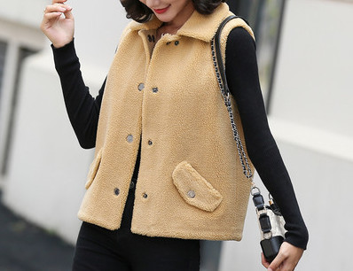 Naiste vabaaja sulevest nööpide ja klassikalise kraega