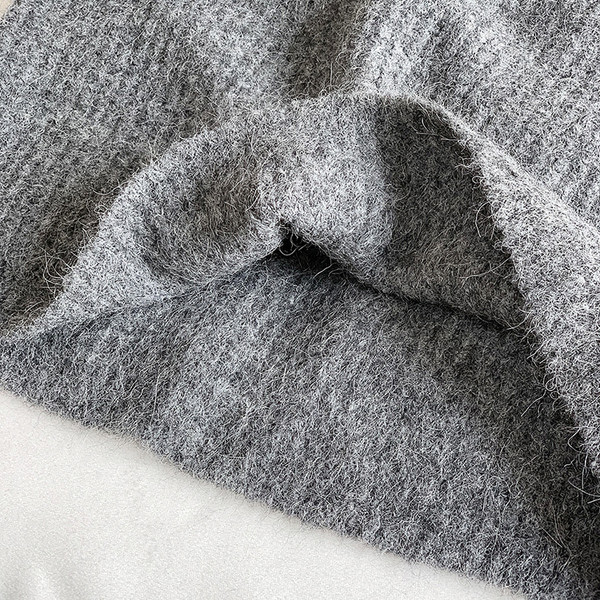 Kahes värvitoonis spitsikaelusega naiste vabaajavest