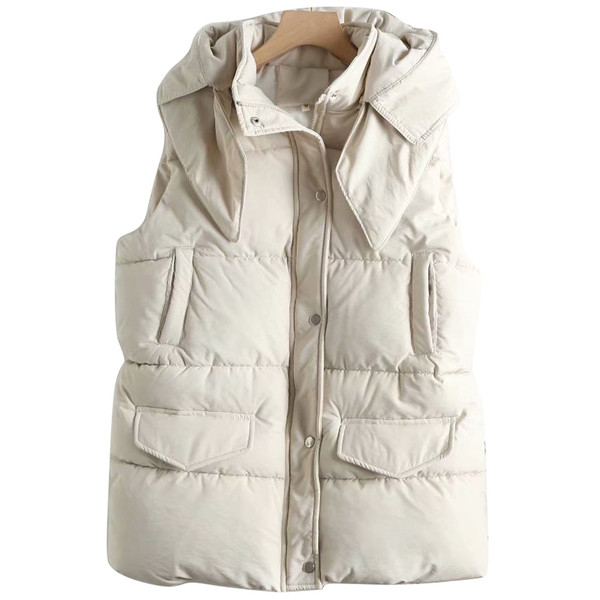 Šiuolaikinė rudens-žiemos liemenė su sagomis ir gobtuvu