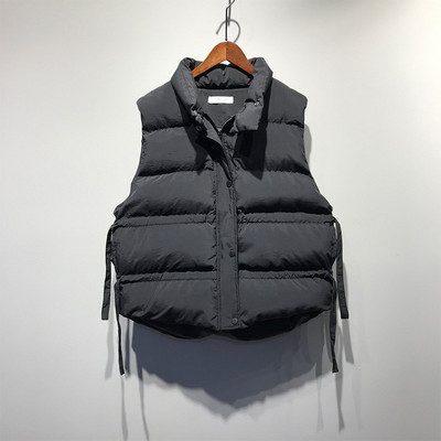 Naiste kokkutõmbunud osadega talvevest