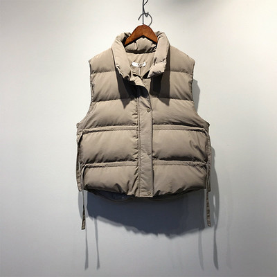 Naiste kokkutõmbunud osadega talvevest