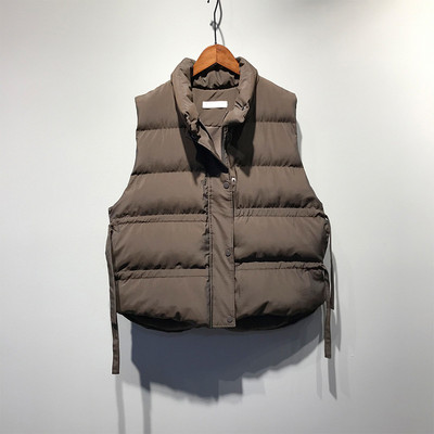 Naiste kokkutõmbunud osadega talvevest