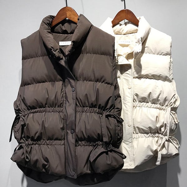 Naiste kokkutõmbunud osadega talvevest