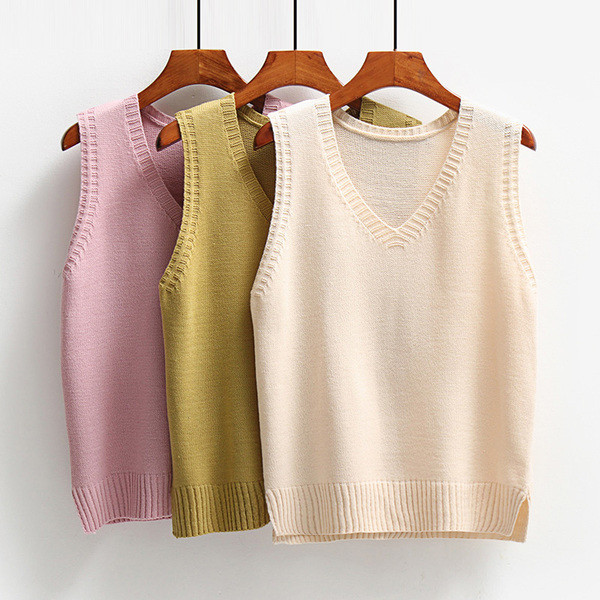 Moteriška liemenė su skeltukais ir špicine iškirpte