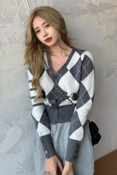 Moodne naiste liibuv vest spits-kaelusega