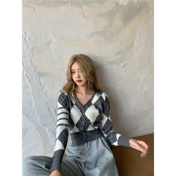 Moodne naiste liibuv vest spits-kaelusega