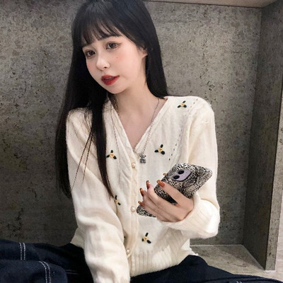 Šiuolaikinė moteriška liemenė su siuvinėjimu ir špico iškirpte