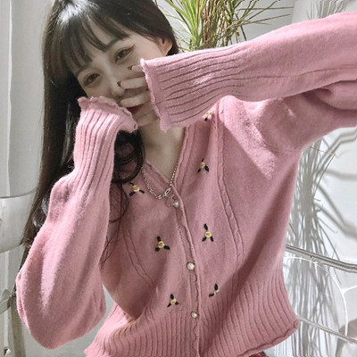 Šiuolaikinė moteriška liemenė su siuvinėjimu ir špico iškirpte