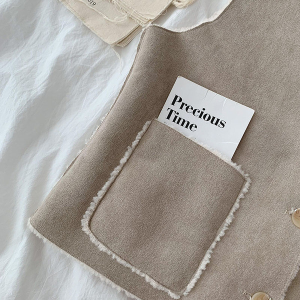 Pruun naiste vest ovaalse krae ja taskutega