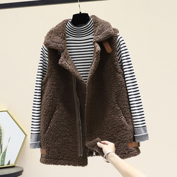 Moodne pandla ja taskutega naiste sulevest