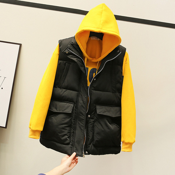 Laisvalaikio liemenė aukšta apykakle ir kelių spalvų kišenėmis