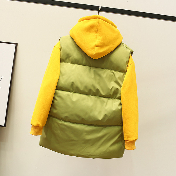 Laisvalaikio liemenė aukšta apykakle ir kelių spalvų kišenėmis