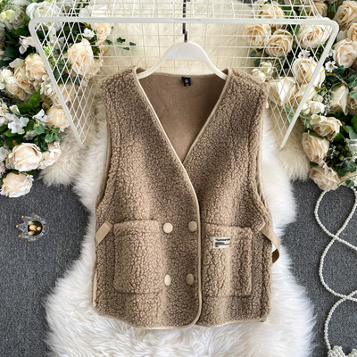 Naiste V-kujulise krae ja taskutega vest