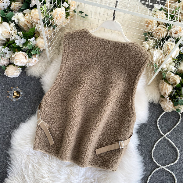 Naiste V-kujulise krae ja taskutega vest