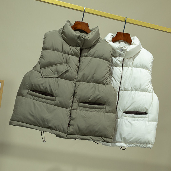 Uue mudeli kõrge krae ja taskuga naistevest