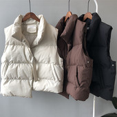 Moteriškos sportinės žieminės liemenės asimetrinis modelis