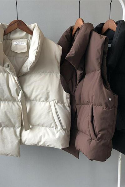 Moteriškos sportinės žieminės liemenės asimetrinis modelis