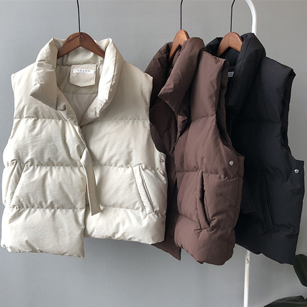 Moteriškos sportinės žieminės liemenės asimetrinis modelis