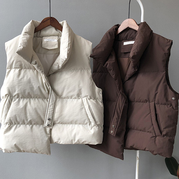 Moteriškos sportinės žieminės liemenės asimetrinis modelis