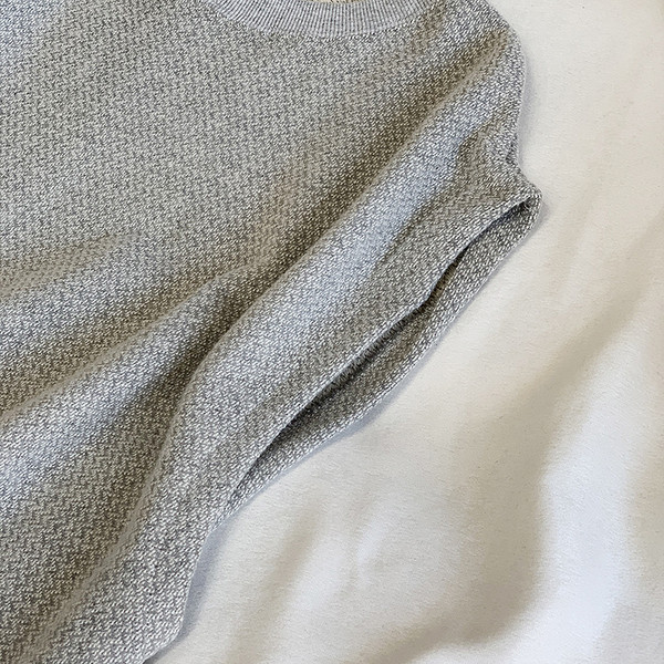 Ovaalse kaelusega naiste vest