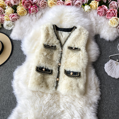 Naiste kuldsete nööpidega sulevest