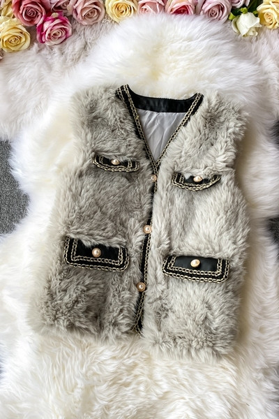 Naiste kuldsete nööpidega sulevest