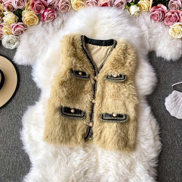 Naiste kuldsete nööpidega sulevest