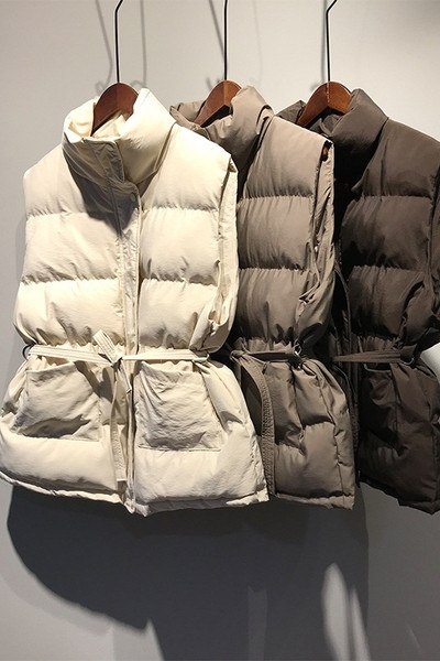 Naiste vabaaja vest vöökoha lipsuga