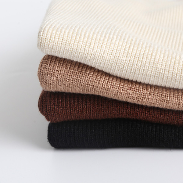 Pikk spitsikaelusega vest naistele