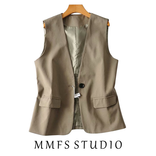 Naiste liibuv vest nööbiga