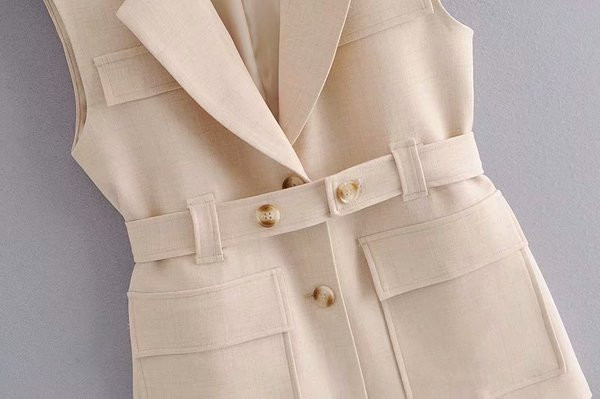 Moodne liibuv vest taskute ja vööga