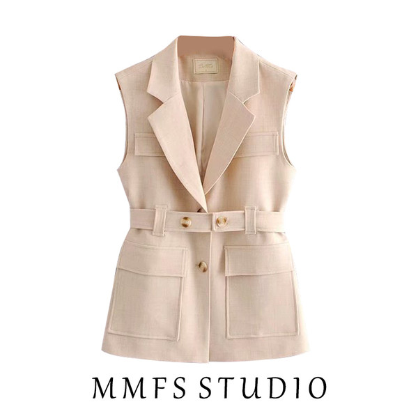 Moodne liibuv vest taskute ja vööga