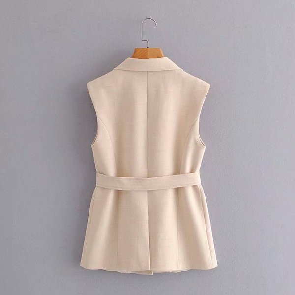 Moodne liibuv vest taskute ja vööga