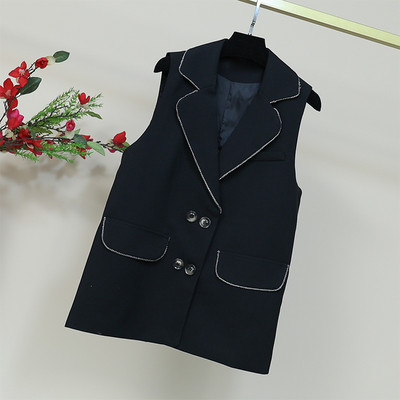 Naujo modelio moteriška liemenė su špicine iškirpte ir sagomis