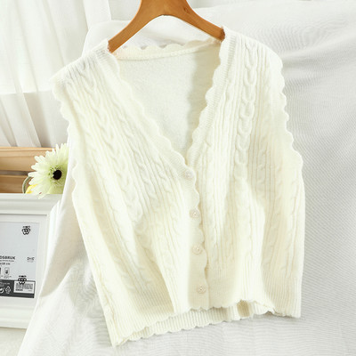 Kootud naiste vesti spits kaelus ja nööbid