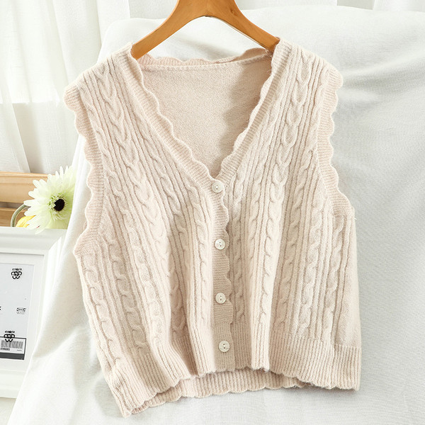 Kootud naiste vesti spits kaelus ja nööbid