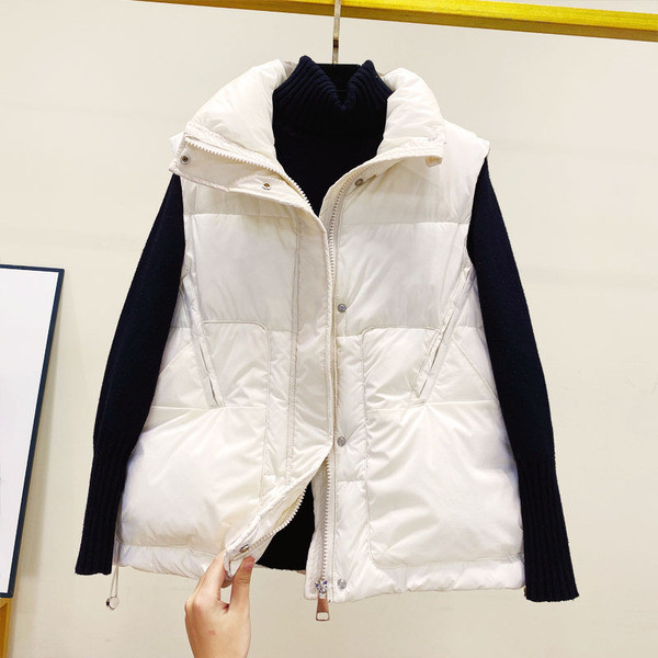 Ženski zimski prsluk s patentnim zatvaračem i džepovima