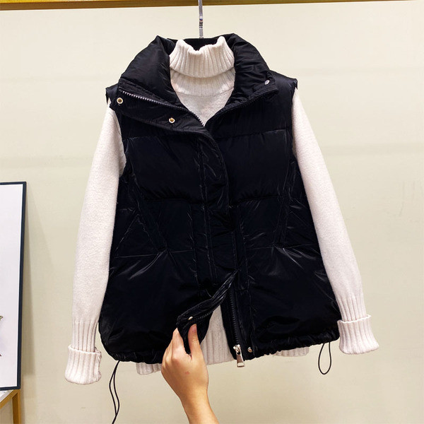 Ženski zimski prsluk s patentnim zatvaračem i džepovima