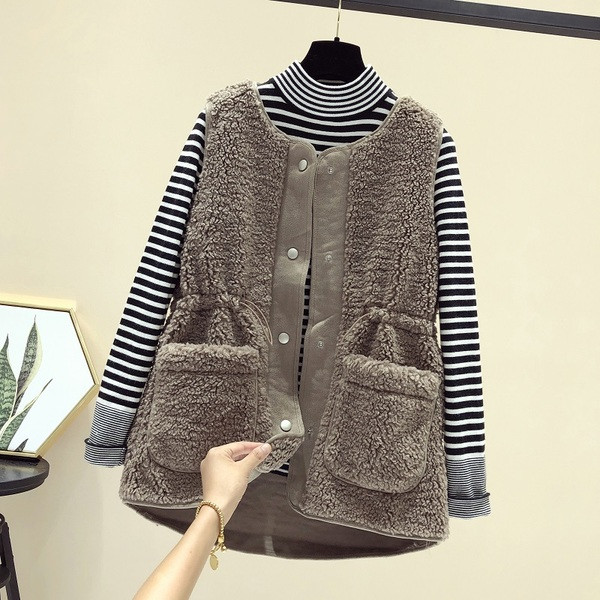 Šiuolaikinė moteriška liemenė su apvalia iškirpte ir eko oda