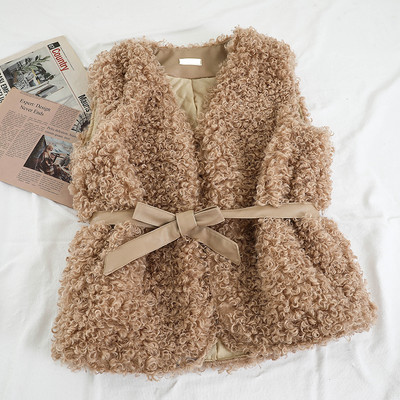 Naiste sulevest vöökohaga