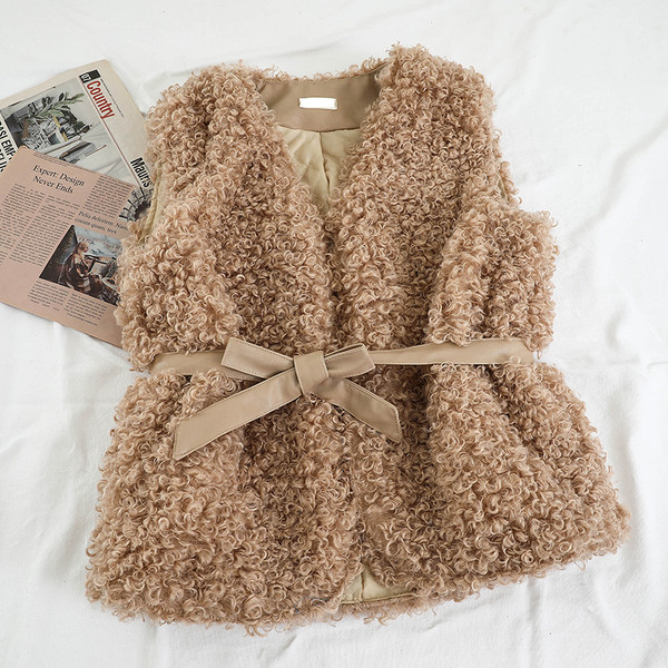 Naiste sulevest vöökohaga