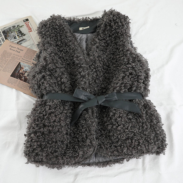 Naiste sulevest vöökohaga