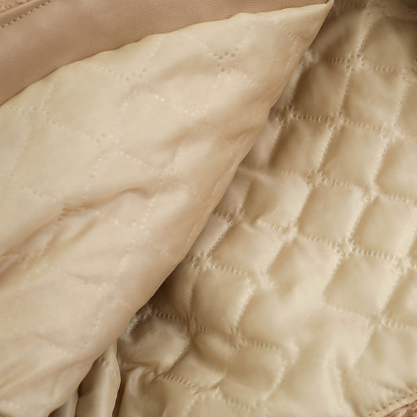 Naiste sulevest vöökohaga