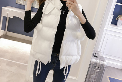 Naiste igapäevane talvevest lipsude ja kapuutsiga