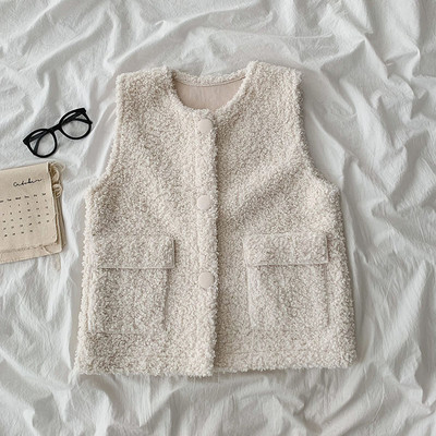 Aktualan ženski prsluk sa ovalnim ovratnikom i džepovima