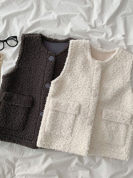 Aktualan ženski prsluk sa ovalnim ovratnikom i džepovima