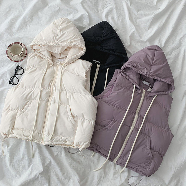 Ženski sportski prsluk s kapuljačom i džepovima