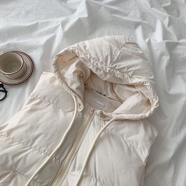 Ženski sportski prsluk s kapuljačom i džepovima