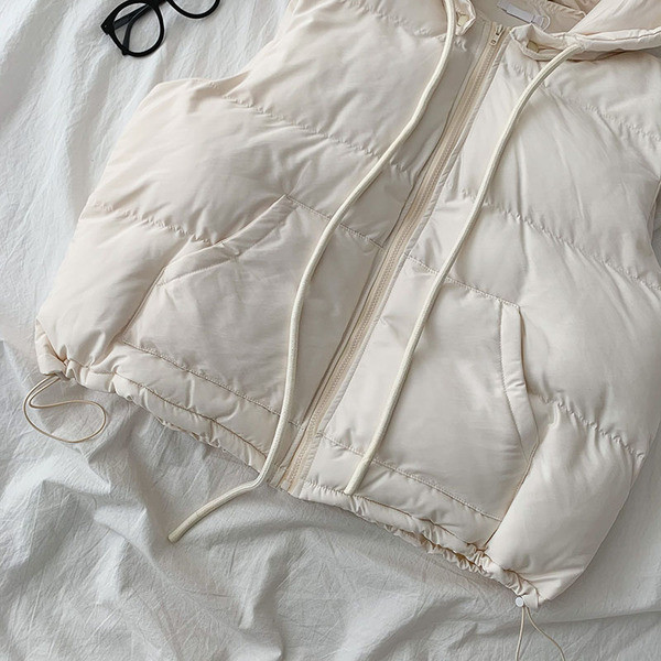 Ženski sportski prsluk s kapuljačom i džepovima